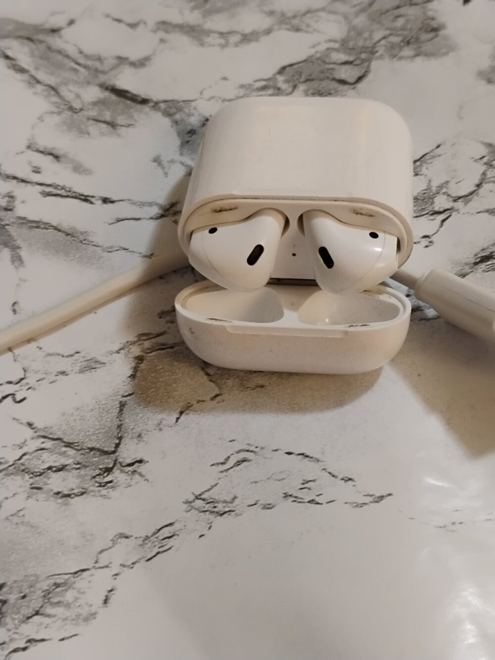 Apple AirPods (2nd Gen)